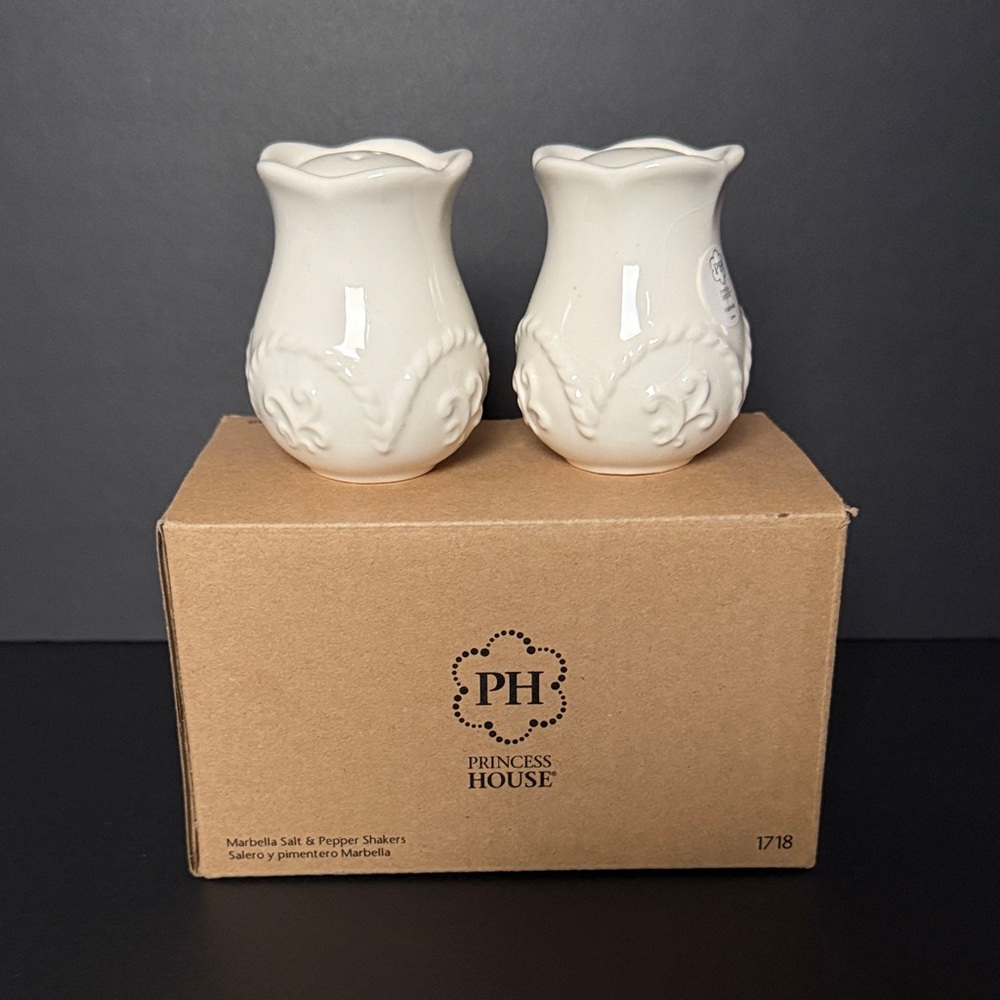 Princess House  Salt & Pepper Set
